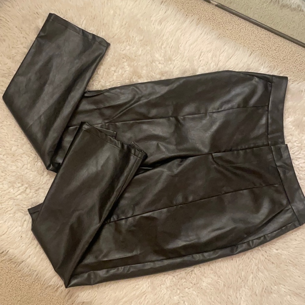 LEATHER PANTS